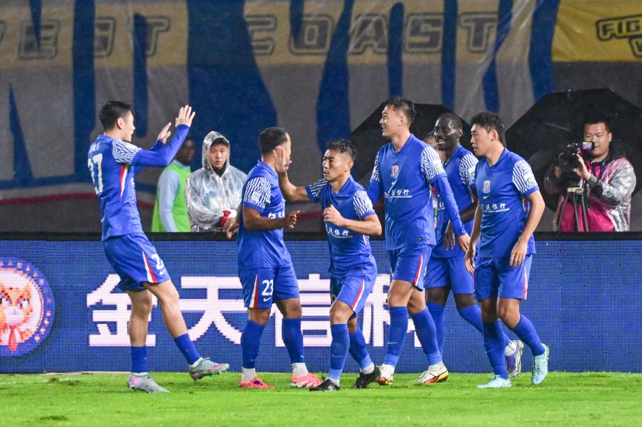 [图]于汉超破门 上海申花2-1逆转青岛西海岸