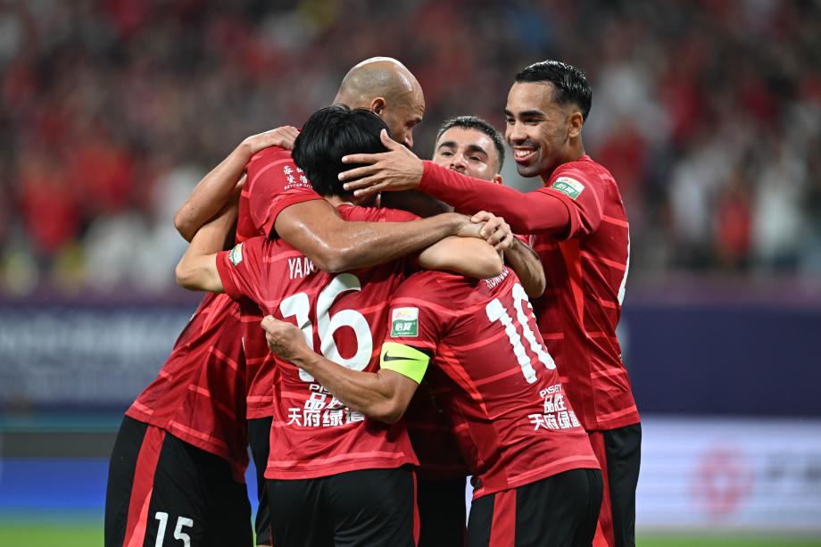 [图]罗慕洛立功杨明洋破门 成皆蓉城3-1梅州客家